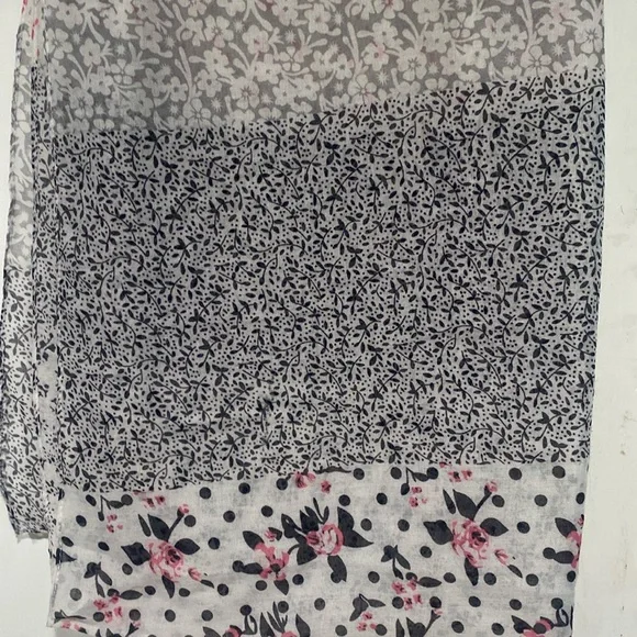 Fashion scarves/wrap - Picture 4 of 4